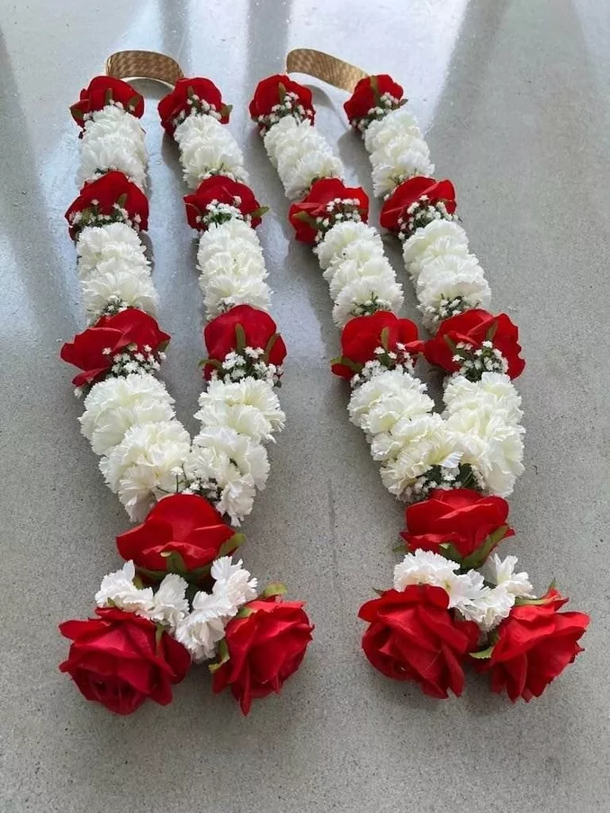 Flower White and baby pink with baby breath Garlands at Rs 5000