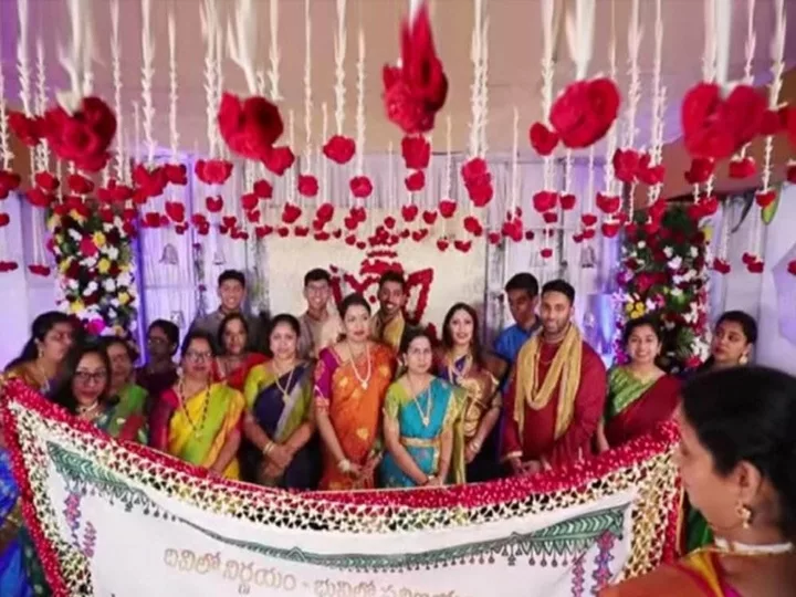 Pelli poola Jada - Beautiful Vizianagaram bride Sowmya with amazing smile  entering wedding mandapam with Classy Lotus Kobbaribondam and Muthyala  pandiri from Pelli poola Jada Pellipoolajada Branches: All over Telangana |  AP |